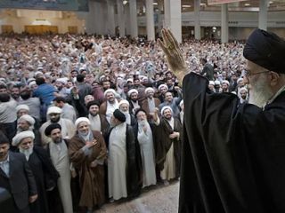 مدرسان حوزه علمیه: از این پس خون و مال ترامپ حلال است