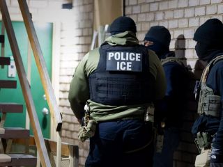 بازداشت پس از ۴۰ سال اقامت؛ آمریکا اخراج مرد ایرانی به رومانی یا استرالیا را بررسی می‌کند