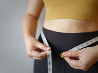 چگونه می‌توان حتی با خوردن غذاهای فرآوری‌شده، وزن کم کرد؟