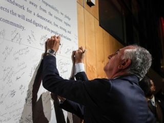 مخالفان حکومت ایران در خارج از کشور، متفرق و نامطمئن؛ گام بعدی چیست؟