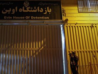 صدها زندانی سیاسی، «همراه با ضرب‌وشتم»، به «اقامتگاه جدید» در اوین منتقل شدند