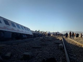 قطار مسافربری تهران - کرمان از ریل خارج شد، «۳۰ نفر زخمی شدند»