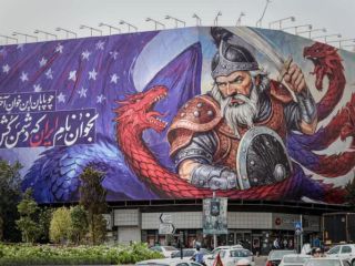 چه کسی وطن‌دوست است و چه کسی وطن‌فروش؟