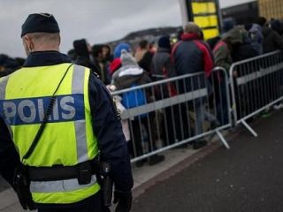 آیا سوئد می‌خواهد دوتابعیتی‌هایی را که «با ارزش‌های غرب کنار نیامده‌اند»، اخراج کند؟