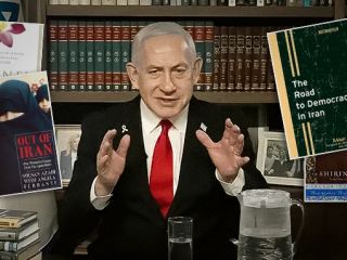 کتاب‌های کدام نویسندگان ایرانی روی میز نتانیاهو بود؟