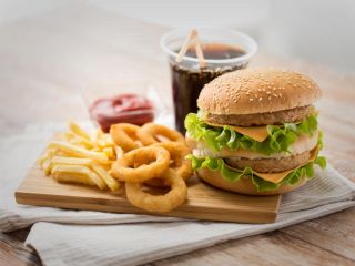 پرهیز از این خوراکی‌ها کمک می‌کند دو برابر بیشتر وزن کم کنیم