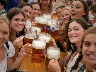 کارخانه‌های آبجوسازی آلمان در آستانه تعطیلی؛ «نسل زد» رغبتی به الکل ندارد