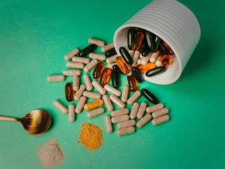 پنج دارو که نباید همزمان با مکمل منیزیم مصرف کرد