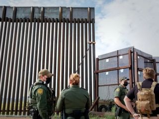 اظهارات جنجالی یک مقام آمریکایی درباره ساخت دیوار مرزی داغ‌تر