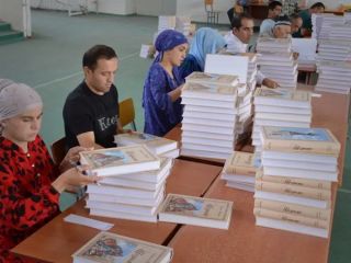 هر خانواده در تاجیکستان دو جلد شاهنامه رایگان دریافت می‌کند