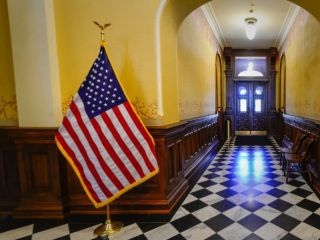 اخراج یک مقام ایرانی-آمریکایی از وزارت خارجه آمریکا