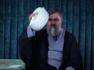 حبس برای استاد حوزه علمیه قم که منتقد علی خامنه‌ای است/ محمدتقی اکبرنژاد،‌ عمامه از سر برداشت