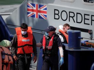 تغییر بزرگ در سیستم پناهندگی بریتانیا: داوران مستقل برای تسریع رسیدگی به پرونده‌ها و کاهش هزینه‌ها