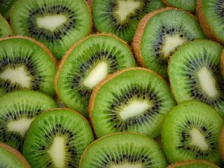 کیوی سبز نخستین میوه‌ای شد که اتحادیه اروپا برای فواید سلامتی‌اش مجوز رسمی صادر کرد