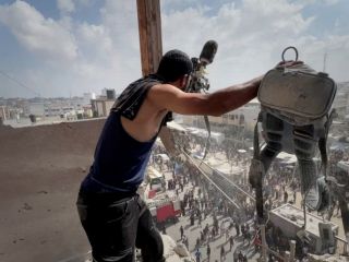 اسرائیل با حمله به بیمارستانی در غزه ۲۰ نفر از جمله پنج روزنامه‌نگار را کشت