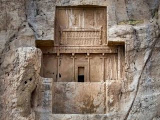 آرامگاه داریوش کبیر؛ جایی که ۹ قبر، یک راز تاریخی را در دل خود پنهان کرده‌اند