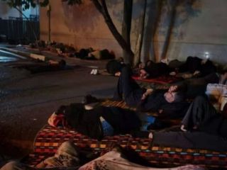 چرا ایرانی‌ها برای رفتن به چین پشت در سفارتخانه چادر می‌زنند؟