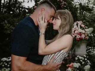 تیلور سوئیفت با تراویس کلسی نامزد کرد