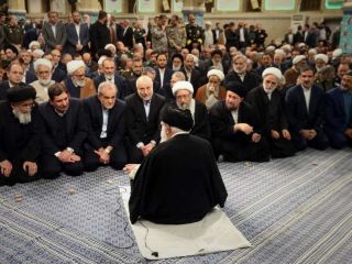 جمهوری اسلامی: از نفوذی‌ها غافل نشویم؛ هرکس بیشتر جانماز آب می‌کشد باید بیشتر زیر نظر گرفته شود