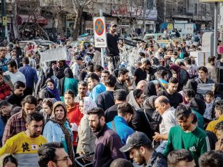 چرا جمهوری اسلامی همچنان پابرجاست و ضعف رژیم به قیام عمومی منجر نمی‌شود؟