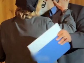 بوسه مهناز افضلی بر گونه همسرش، حسن پورشیرازی در جشن منتقدان سینما