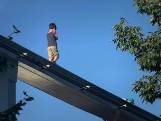 ببینید: نجات معجزه‌آسای کودک اوتیسمی از روی مونوریل