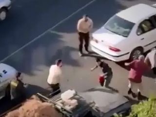 ضرب‌ و شتم دستفروشان در قزوین در حضور نیروی انتظامی؛ «پیگرد قضایی و بازداشت ۶ تن»