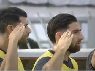 تیم فوتبال ایران در مقابل هند و افغانستان پیروز شد؛سلام نظامی بازیکنان هنگام پخش سرود جمهوری اسلامی