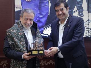 در اوج بحران اقتصادی، وزیر به وزیر لقب پهلوان داد