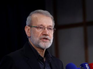 علی لاریجانی آمریکا را متهم کرد که «فقط حرف از مذاکره می‌زند»