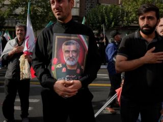 «حساب و کتاب مالی دولت نتانیاهو و اسرائیل در دست یک ایرانی‌تبار» ؛ «تدریس زبان فارسی در چهار دبیرستان اورشلیم»