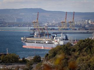 گزارش تازه اندیشکده بریتانیایی: چگونه ایران و روسیه تحریم‌های دریایی را دور می‌زنند؟