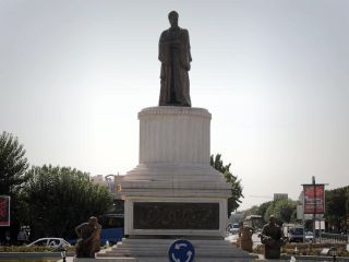 چرا جمهوری اسلامی از ساخت مقبره برای زکریای رازی خودداری می‌کند؟