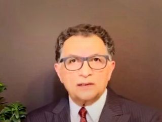 حمله جدید مسعود بهنود به پهلوی‌ها: «رضاشاه بی‌ریشه بود، خمینی با اصل و نسب»