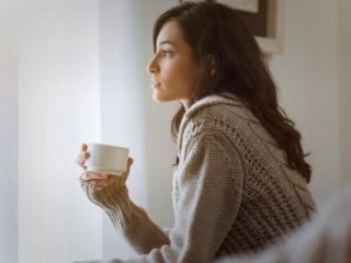 عمیق و مرموز: تله‌پاتی دروغین: چرا ذهن ما فکر می‌کند با هم ارتباط داریم؟