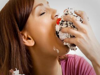 نشانه‌های اعتیاد به قند: وقتی شیرینی‌ها تبدیل به یک مشکل جدی می‌شوند