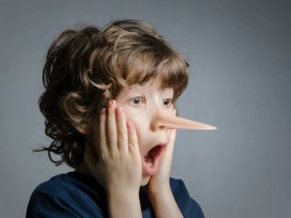 دروغگویی کودکان: از ترس تا نیاز به توجه؛ راهنمای والدین برای تقویت صداقت در فرزندان