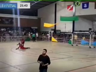 ببینید: فاجعه در زمین فوتسال: دروازه‌بانی که پس از مهار پنالتی درگذشت