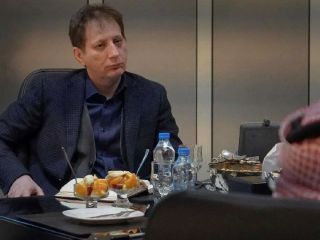 فقط من می‌فهمم چی می‌کشی بابک! می‌خواستی ۲۰۰ میلیون کارت بکشی، نشد که نشد!