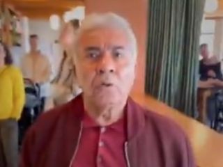 ببینید: علی ترامشلو معروف به (قلک محسنی اژه‌ای) در کانادا هم دست از قلدری برنمی‌دارد!