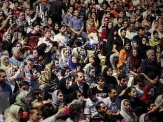 «آب‌نبات سیاسی» یا «گشایش فرهنگی»؟ تحلیل چرایی برگزاری کنسرت‌های خیابانی در ایران