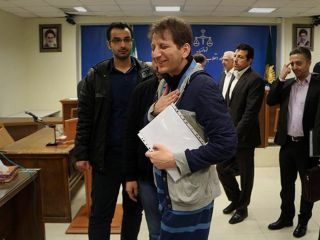 بهت‌زدگی فعالان اقتصادی: بابک این‌جا بابک آن‌جا بابک همه‌جا؛ قصه از ما بهترون