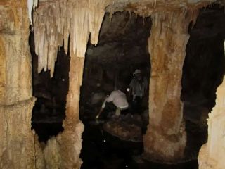 غار اجنه لو رفت؛ کاسبی از ترس مردم؟