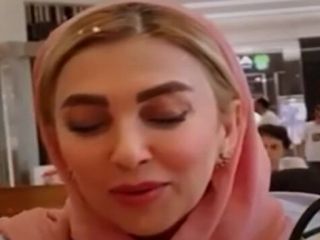 ویدیویی از جشن تولد ۵۲ سالگی ژیلا صادقی در  یکی از کافه‌های آمریکا