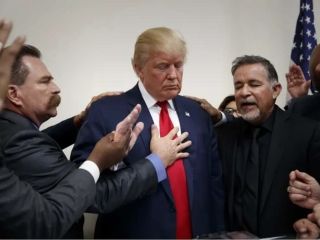 نظر دونالد ترامپ درباره نمازخواندن چیست؟