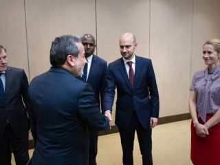 عراقچی به اروپایی‌ها: به شرطی که آمریکا حمله نکند، ذخایر ۶۰ درصدی اورانیوم را نابود می‌کنیم