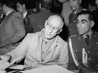 کاریکاتوریزه‌‌شدن رضاشاه به دست احمدی‌نژاد؛ تلاشی برای ساخت فیگوری متفاوت