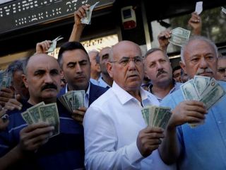 سر خریداران دلار‌ کلاه رفت؟