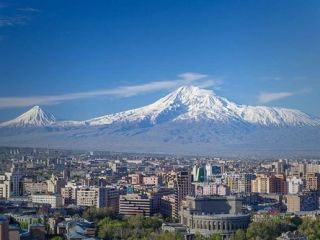 واگذاری نمادها به ترکیه و آذربایجان؟ موج اعتراض به حذف کوه آرارات از مهر گذرنامه ارمنی