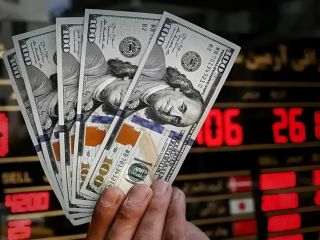 قیمت دلار  از ۱۰۵ هزار تومان عبور کرد / نقطه شکست ریال در آستانه بازگشت تحریم‌ها